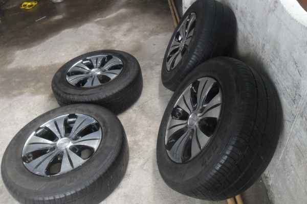 ล้อแม็ก 15นิ้ว 6รู พร้อมยาง สวยๆ 4 ล้อ ราคา 5700 บาท