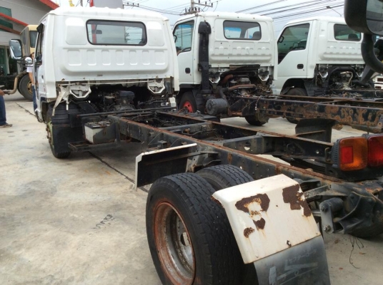 รถบรรทุก 6ล้อ NPR ตาหวาน