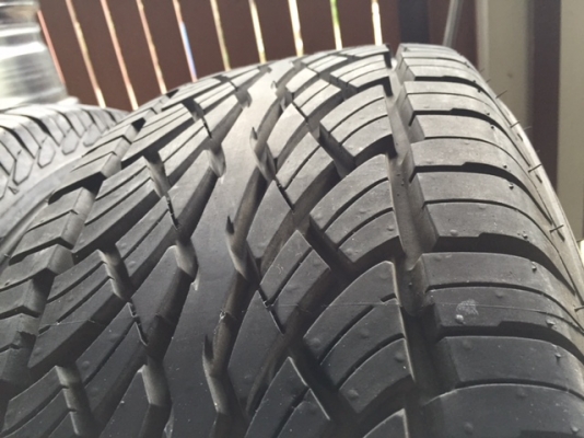 ยาง Falken Ziex S/TZ 04 265/70/16 ใช้ 200 กิโล ปี 14 เหมือนใหม่