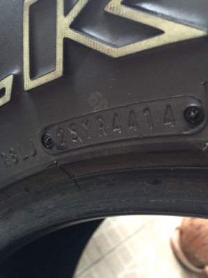 ยาง Falken Ziex S/TZ 04 265/70/16 ใช้ 200 กิโล ปี 14 เหมือนใหม่