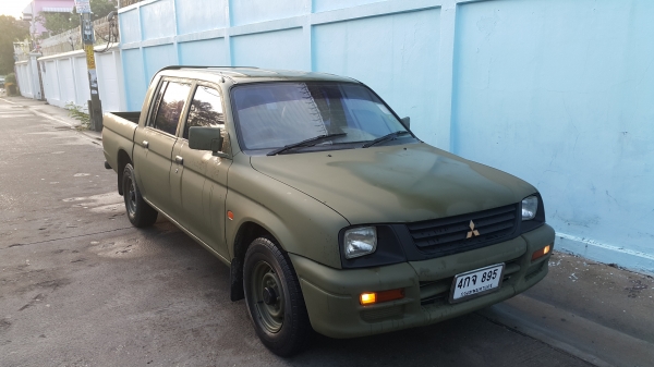 ขายมิตซูสตาด้า 4 ประตูปี 99 รถมือเดียว พวงมาลัยเพาเวอร์ สีเขียวทหารด้าน รถสวยมาก ราคา159,000 บาท ติดต่อ คุณเอ๋ 092-6356419