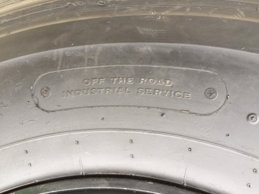 ยางหล่อใหม่ เรเดียลสำหรับเครน ขนาด 16.00R25