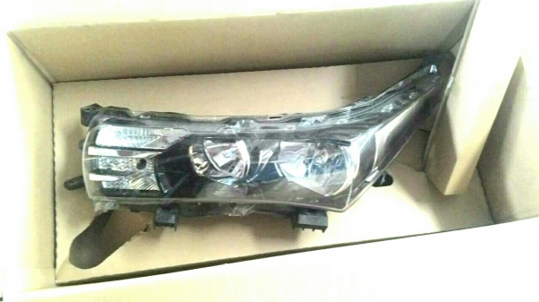 ไฟหน้า Altis 2014 ของแท้ถอดข้างซ้าย