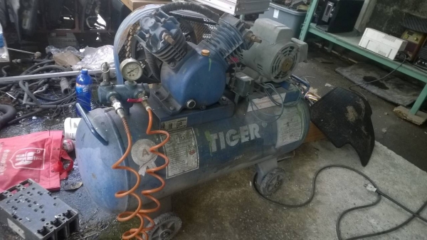 ขาย ปั๊มลม 1HP ถัง 92ลิตร ใช้งานได้ดี ราคาถูก!!!