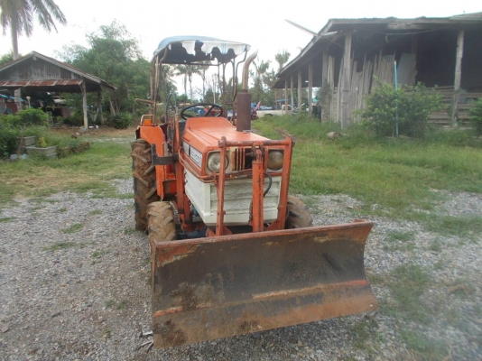 Kubota 2002 DT พร้อมใบดันหน้า ผาน5 พร้อมใช้งาน เครื่องดี เกียร์ดี Kubota 2002 DT พร้อมใบดันหน้า ผาน5 พร้อมใช้งาน เครื่องดี เกียร์ดี