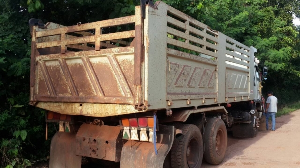 ขายด่วนHINO FM3MNLD240แรงสองเพลาดั้มสภาพพร้อมใช้ราคาไม่แพงจัดแนนท์ได้โทร0856842587