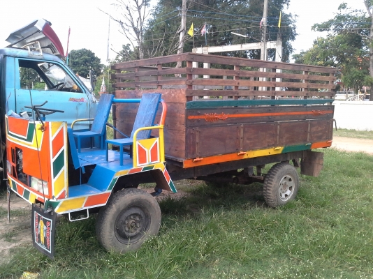 มาแล้วครับสำหรับชาวไร่ชาวสวน ลดราคาให้ครับ เหลือ 48,500 บาท อีแต๋นสวยๆกระบะไม้ยังงามๆเลยครับ เครื่องยันมาร์ 10.5 แรงม้า คัดซีส์หน้าสี่ พร้อมใช้งาน