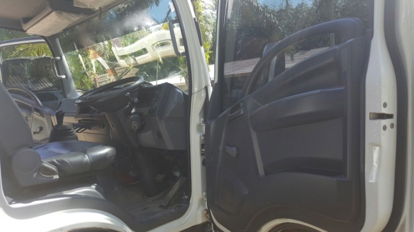 รถอีซุซุ 6 ล้อดั้ม NPR 150 แรงม้า ปี 55.  ( รถวิ่ง 8x,xxx กม. )    สนใจติดต่อ   081 - 6079515