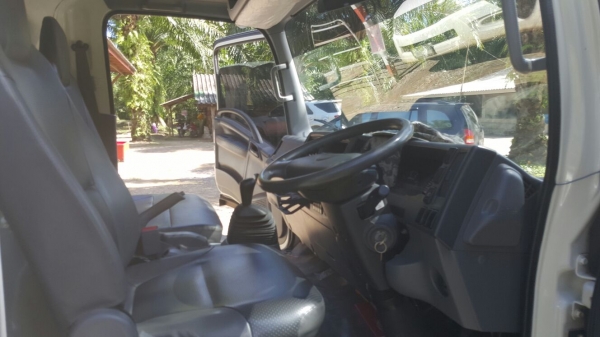 รถอีซุซุ 6 ล้อดั้ม NPR 150 แรงม้า ปี 55.  ( รถวิ่ง 8x,xxx กม. )    สนใจติดต่อ   081 - 6079515