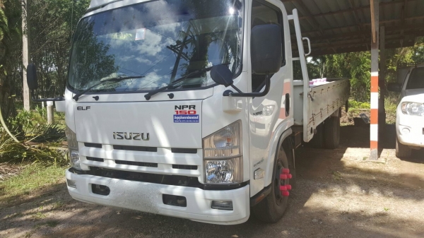 รถอีซุซุ 6 ล้อดั้ม NPR 150 แรงม้า ปี 55.  ( รถวิ่ง 8x,xxx กม. )    สนใจติดต่อ   081 - 6079515