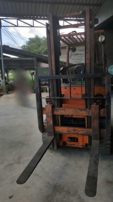 รถฟอร์คลิฟต์  โตโยต้า  2 ตัน.    สนใจติดต่อ  081 - 6079515