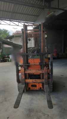 รถฟอร์คลิฟต์  โตโยต้า  2 ตัน.    สนใจติดต่อ  081 - 6079515