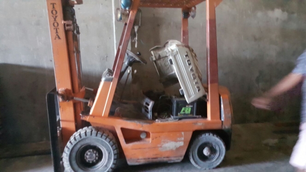 รถฟอร์คลิฟต์  โตโยต้า  2 ตัน.    สนใจติดต่อ  081 - 6079515