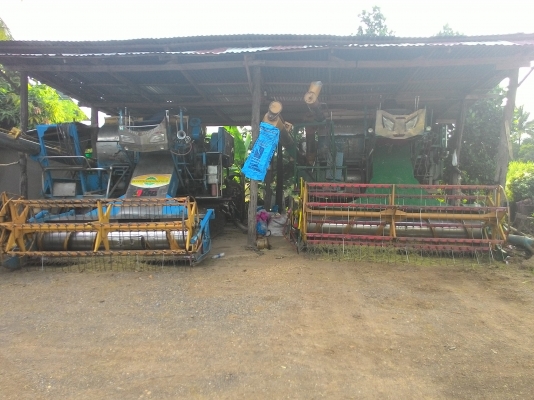 ขายรถเกี่ยวข้าว สภาพดี ราคาถูก 2 คัน คันละห้าแสนบาท