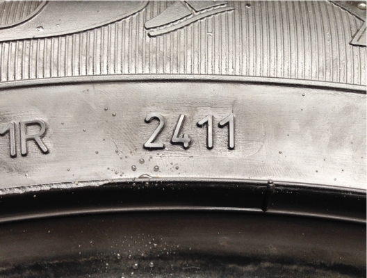 ยาง Goodyear run flat เบอร์ 225 55 17 กลางปี11 ดอกหนา ไม่มีปะ