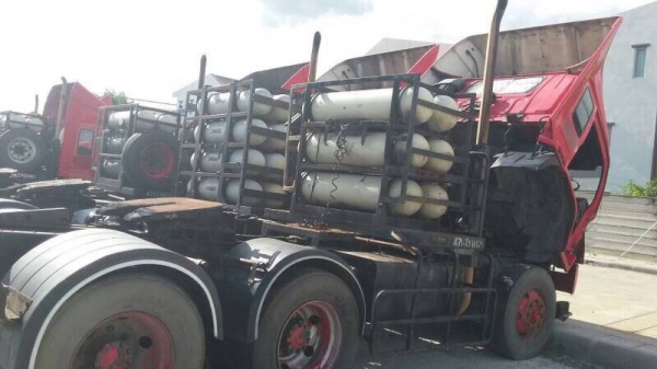 ขายหัวลาก320แรงแก๊สร่วม สองเพลามี3 คันราคา650000บ