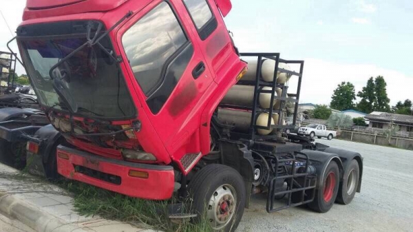 ขายหัวลาก320แรงแก๊สร่วม สองเพลามี3 คันราคา650000บ