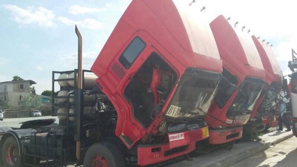 ขายหัวลาก320แรงแก๊สร่วม สองเพลามี3 คันราคา650000บ