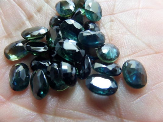 พลอยเขียวส่องแท้ไซร์ 5x7