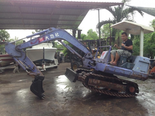 ขายแมคโครคูโบต้าPC30 เครื่อง4สูบ เก่าเชียงกงเปลี่ยนโลเลอร์ใหม่หมด สภาพพร้อมใช้งาน มาลองขับดูก่อนครับ ขาย 155000 บาท