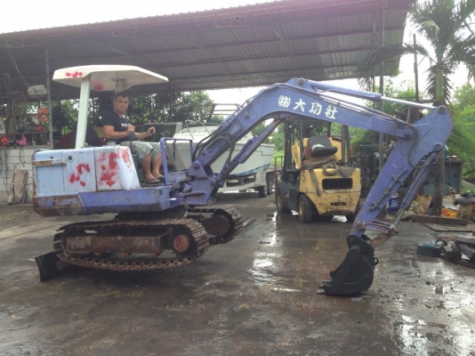 ขายแมคโครคูโบต้าPC30 เครื่อง4สูบ เก่าเชียงกงเปลี่ยนโลเลอร์ใหม่หมด สภาพพร้อมใช้งาน มาลองขับดูก่อนครับ ขาย 155000 บาท