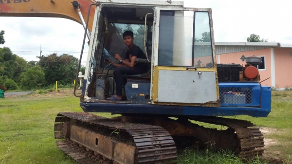 ขายด่วนรถแบ็คโฮPC100-3เอกสารใบอินวอย เครื่องปั้มเดิมโทร0843923995