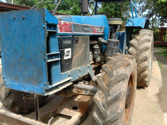 ขายรถไถ FORD 6640 2 เพลาดุมเรียบ ใบมีดดันหน้า 3 จาน เกียร์อยู่ข้าง เอกสารเล่มทะเบียน ราคา 650000