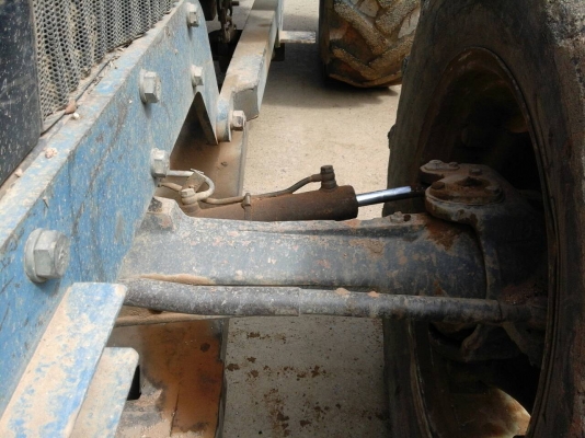 ขายรถไถ FORD 6640 2 เพลาดุมเรียบ ใบมีดดันหน้า 3 จาน เกียร์อยู่ข้าง เอกสารเล่มทะเบียน ราคา 650000