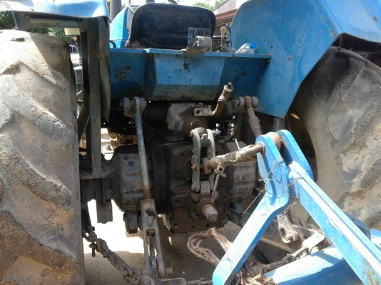 ขายรถไถ FORD 6640 2 เพลาดุมเรียบ ใบมีดดันหน้า 3 จาน เกียร์อยู่ข้าง เอกสารเล่มทะเบียน ราคา 650000