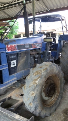 ขายรถไถ FORD 6640 2 เพลาดุมเรียบ ใบมีดดันหน้า 3 จาน เกียร์อยู่ข้าง เอกสารเล่มทะเบียน ราคา 650000