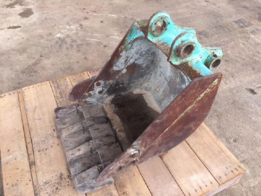 ขายบุ้งกี๋ ใช้กับ รถขุด KOBELCO SK60 นำเข้าจากญี่ปุ่น ติดต่อ 081-2990958/089-8368497 (เจ้าของขายเอง)