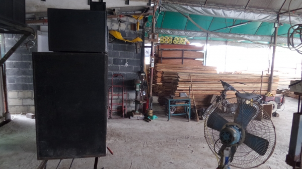 ขายตู้ลำโพงขอบ18 นึ้วและตู้เสียงกลางแหลมเหมา12000บาท