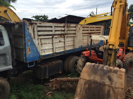 กระบะดั้มสามมิตร สภาพดี สีไม่สวย...ยาว6เมตร พื้นเรียบสวย ท้ายสวย