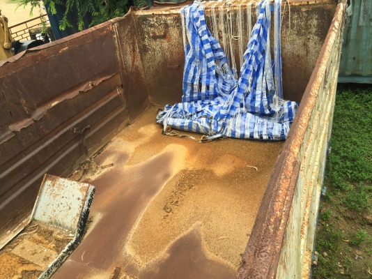 กระบะดั้มสามมิตร สภาพดี สีไม่สวย...ยาว6เมตร พื้นเรียบสวย ท้ายสวย