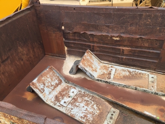 กระบะดั้มสามมิตร สภาพดี สีไม่สวย...ยาว6เมตร พื้นเรียบสวย ท้ายสวย