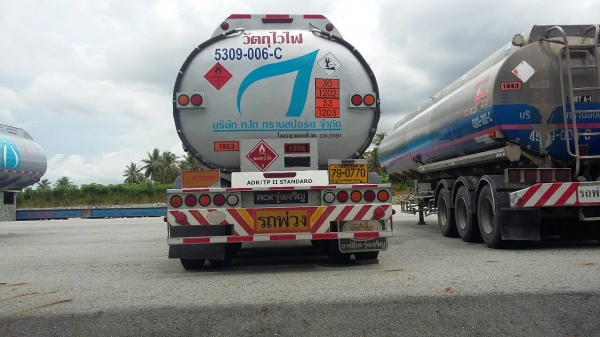 ขายหัว NISSAN UD 350 แรงม้า พร้อม แท็งค์น้ำมัน ขนาด 40,000 ลิตร จำนวนช่อง 5 ช่อง มี แป็น 2 ระดับ 8,000 / 7,000 ทุกช่อง ราคา 2,450,000 บาท