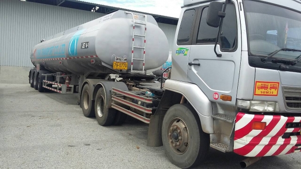 ขายหัว NISSAN UD 350 แรงม้า พร้อม แท็งค์น้ำมัน ขนาด 40,000 ลิตร จำนวนช่อง 5 ช่อง มี แป็น 2 ระดับ 8,000 / 7,000 ทุกช่อง ราคา 2,450,000 บาท