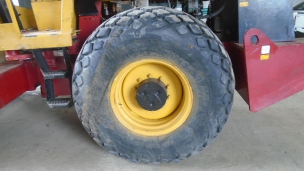 ขายรถบดหน้าเหล็กหลังยาง ขายรถบดหน้าเหล็กหลังยาง