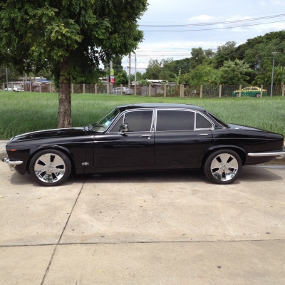 ขายหรือแลกเดมเลอร์ ปี 88 เครื่อง 2 J โบ รับเทิร์นทุกรุ่น ลองเสนอมา เกียร์ออโต้ ขาย 387,000 บาท ติดต่อ คุณเอ๋ 092-6356419