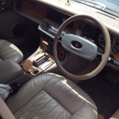 ขายหรือแลกเดมเลอร์ ปี 88 เครื่อง 2 J โบ รับเทิร์นทุกรุ่น ลองเสนอมา เกียร์ออโต้ ขาย 387,000 บาท ติดต่อ คุณเอ๋ 092-6356419