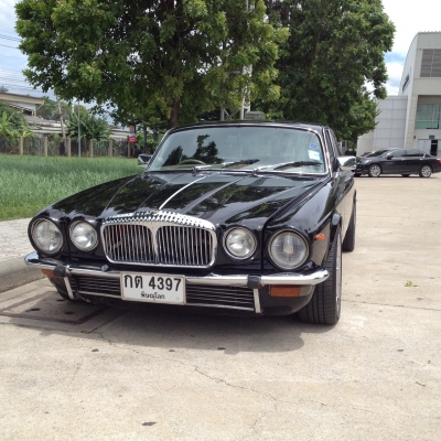 ขายหรือแลกเดมเลอร์ ปี 88 เครื่อง 2 J โบ รับเทิร์นทุกรุ่น ลองเสนอมา เกียร์ออโต้ ขาย 387,000 บาท ติดต่อ คุณเอ๋ 092-6356419