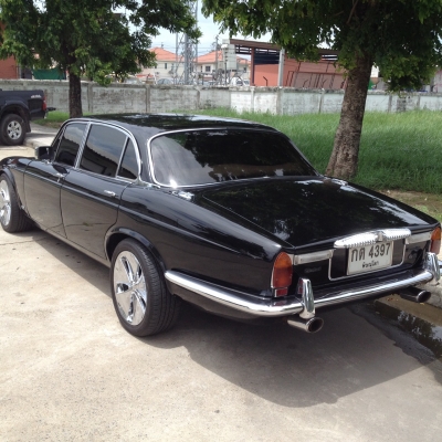 ขายหรือแลกเดมเลอร์ ปี 88 เครื่อง 2 J โบ รับเทิร์นทุกรุ่น ลองเสนอมา เกียร์ออโต้ ขาย 387,000 บาท ติดต่อ คุณเอ๋ 092-6356419