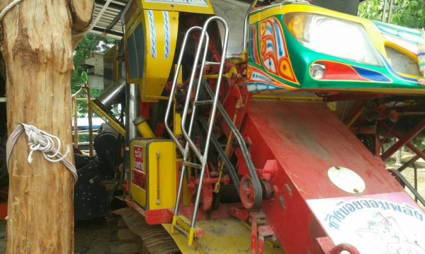 ขายรถเกี่ยวข้าว เกษตรพัฒนา รุ่นเจ้าช้างไวไฟ สภาพพร้อมใช้งาน สนใจโทร 090-8588220คุณนะ 093-3258446คุณบิว หรือเข้าดูสินค้าอื่นๆได้ที่ www.truck.in.th/498 หรือเพจFacebook ณรงค์ ซื้อขายรถมือสอง (เว็บไซต์ส่วนตัว) หรือFacebook ตลาดรถมือสอง คุณนะ