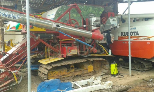 ขายรถเกี่ยวข้าว เกษตรพัฒนา รุ่นเจ้าช้างไวไฟ สภาพพร้อมใช้งาน สนใจโทร 090-8588220คุณนะ 093-3258446คุณบิว หรือเข้าดูสินค้าอื่นๆได้ที่ www.truck.in.th/498 หรือเพจFacebook ณรงค์ ซื้อขายรถมือสอง (เว็บไซต์ส่วนตัว) หรือFacebook ตลาดรถมือสอง คุณนะ