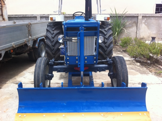 Ford 6610 เสื้อลาย ฟิตเครื่องใหม่ เช็คระบบใหม่ทั้งคัน สภาพพร้อมใช้ มีหางให้เลือก 3 หรือ 7 ทะเบียนพร้อมโอน