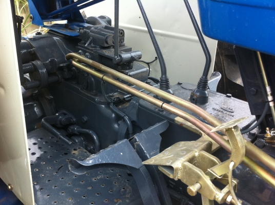 Ford 6610 เสื้อลาย ฟิตเครื่องใหม่ เช็คระบบใหม่ทั้งคัน สภาพพร้อมใช้ มีหางให้เลือก 3 หรือ 7 ทะเบียนพร้อมโอน