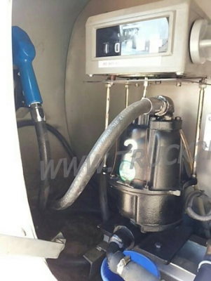 รถบรรทุก 6 ล้อ บรรทุกน้ำมัน ยี่ห้อ ISUZU NPR ปีจดทะเบียน 2554