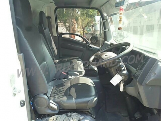 รถบรรทุก 6 ล้อ บรรทุกน้ำมัน ยี่ห้อ ISUZU NPR ปีจดทะเบียน 2554