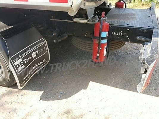 รถบรรทุก 6 ล้อ บรรทุกน้ำมัน ยี่ห้อ ISUZU NPR ปีจดทะเบียน 2554