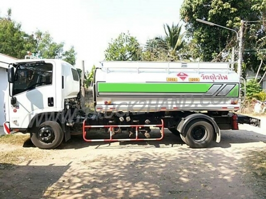 รถบรรทุก 6 ล้อ บรรทุกน้ำมัน ยี่ห้อ ISUZU NPR ปีจดทะเบียน 2554